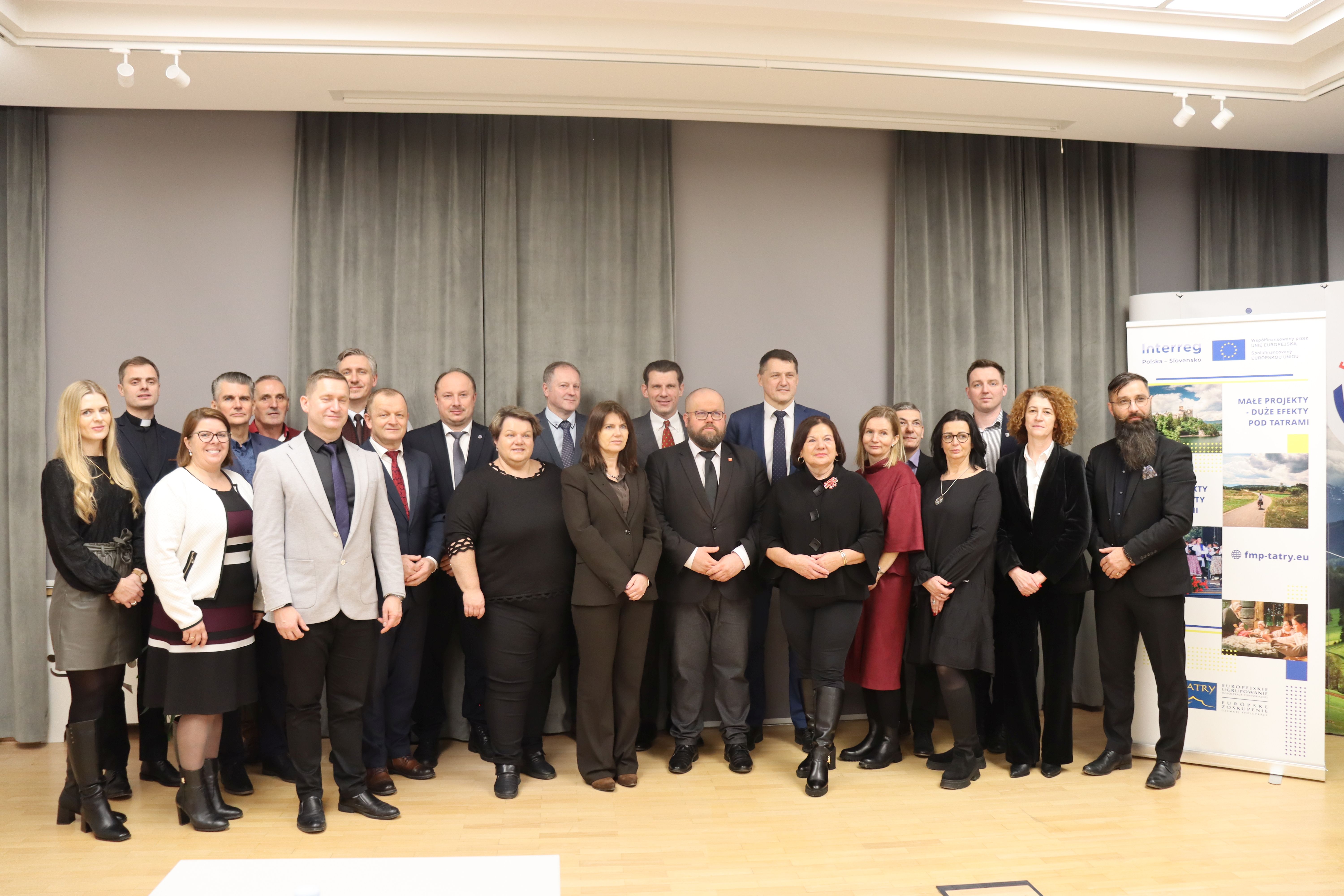 Grupowe zdj uczestników wydarzenia.