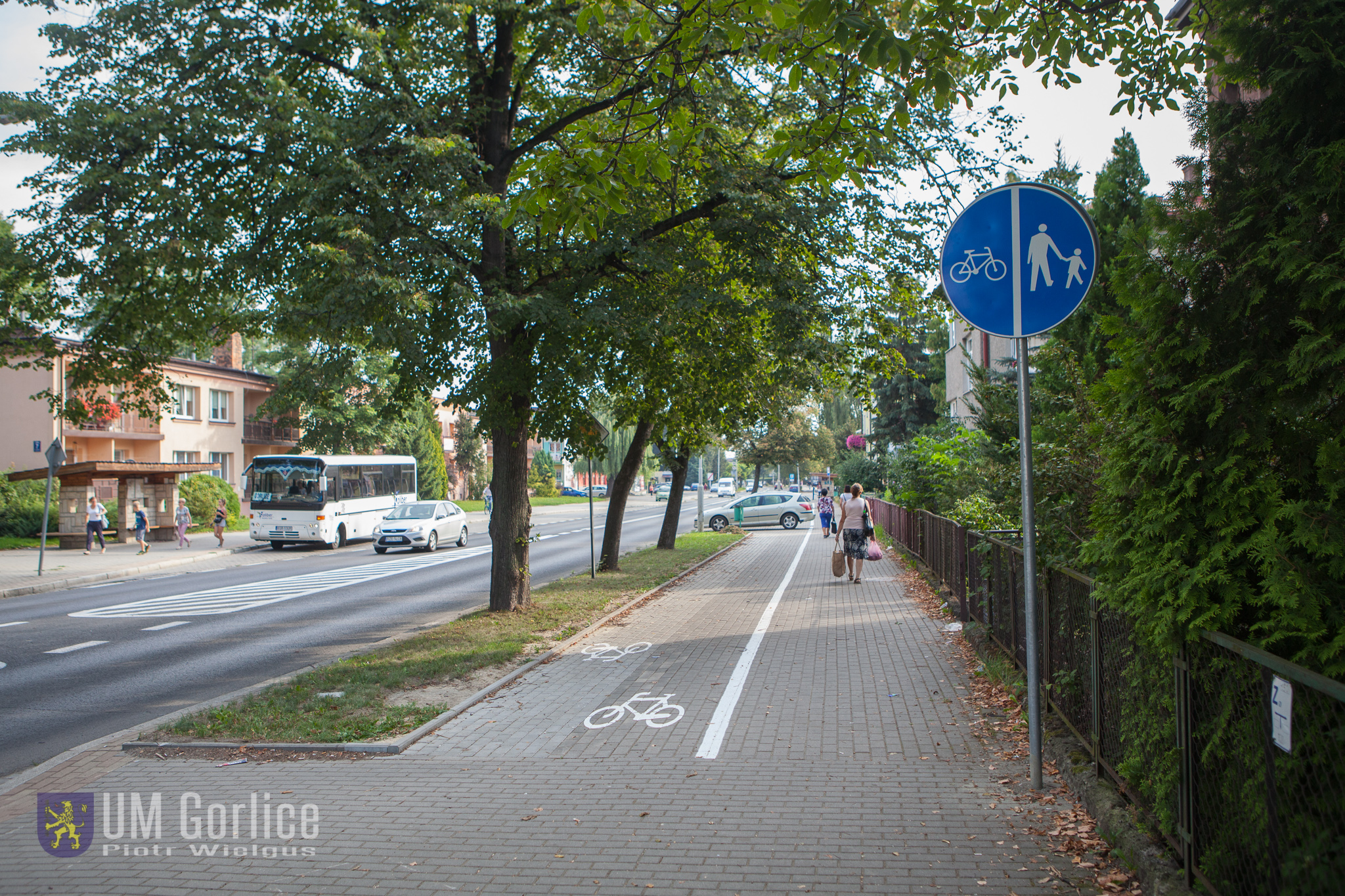 Ściezka pieszo-rowerowa na ul. Bieckiej.