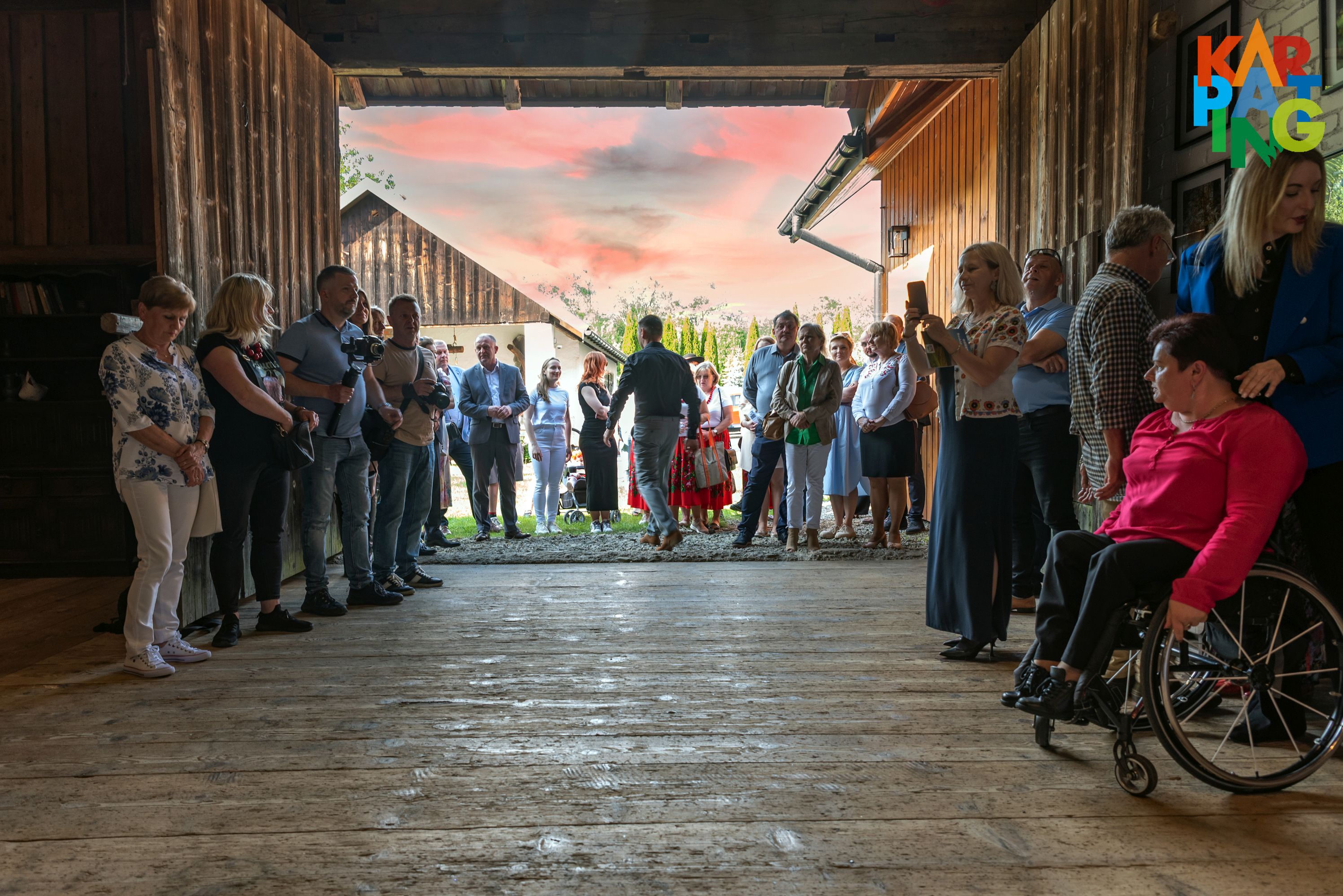 Wyróżnieni znakiem Karpating odbierają nagrody.