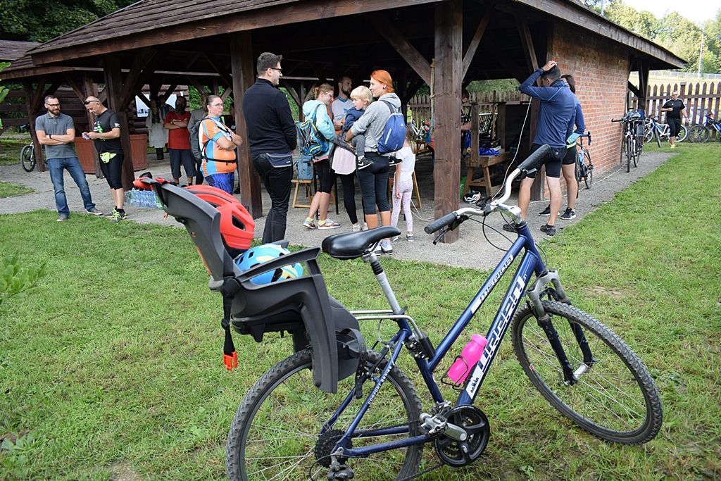 Uczestnicy wydarzenia po zakończeniu rajdu.