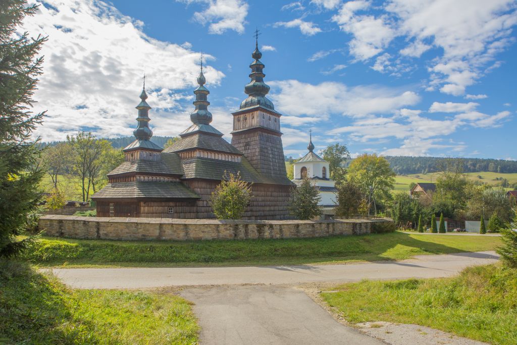 Widok na Cerkiew pw. Opieki Bogurodzicy NMP w Owczarach.