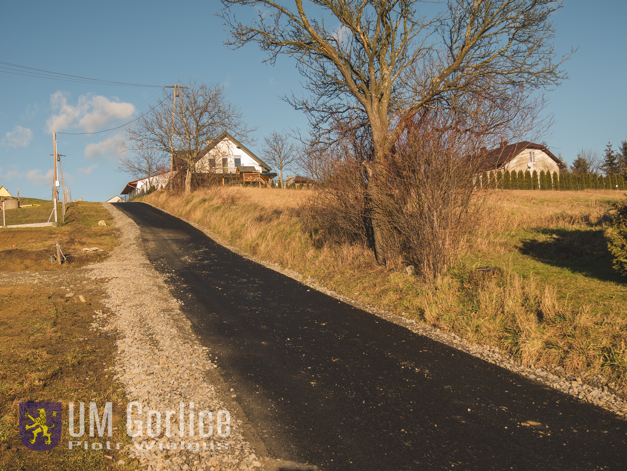 Widok na drogę Krakowską boczną po remoncie.
