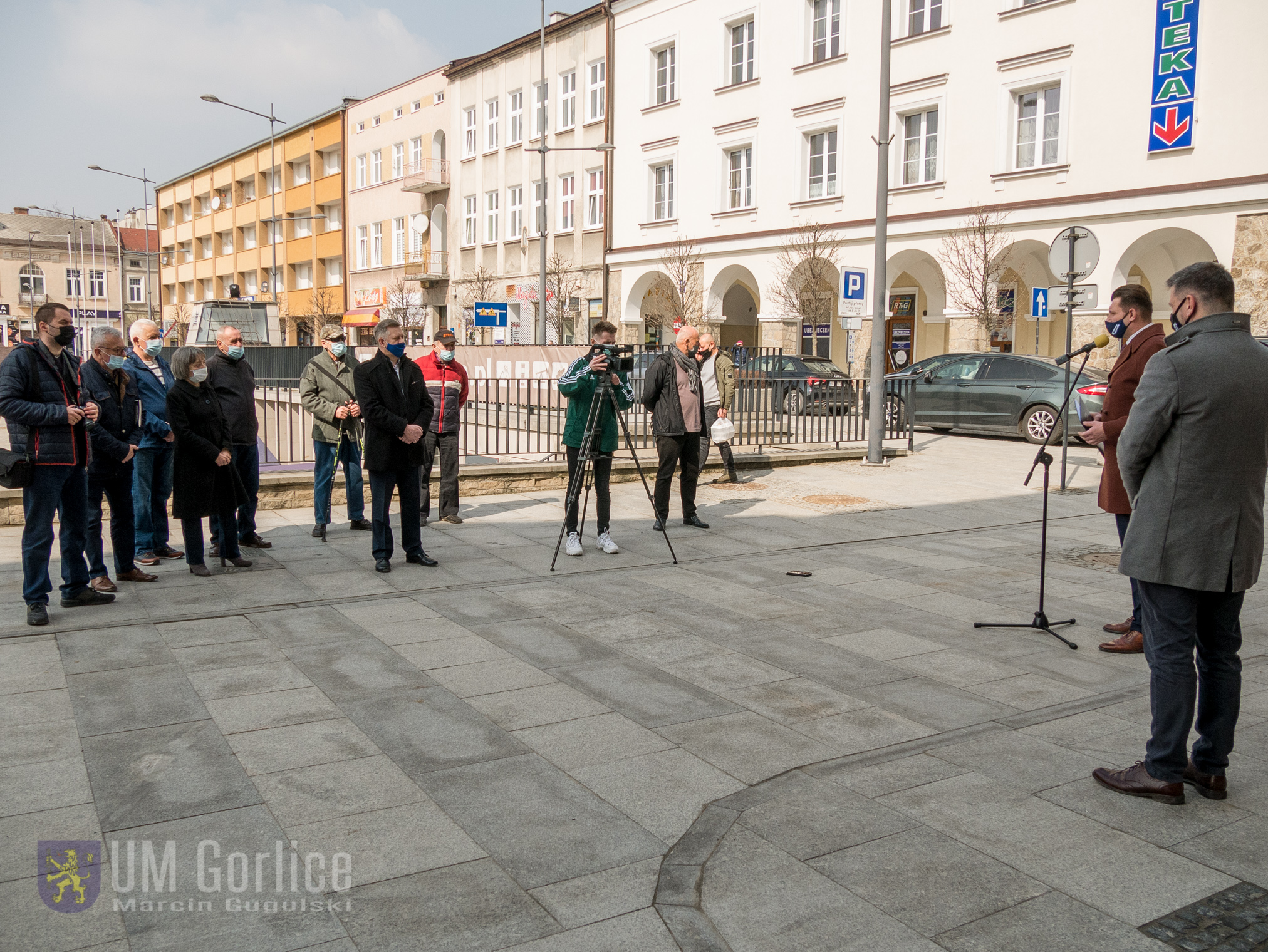 Prezentacja wystawy - widok na zebranych gości