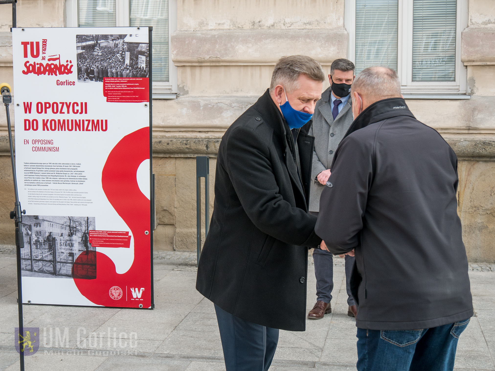 Przekzanie odznaczenia dla działaczy Solidarności