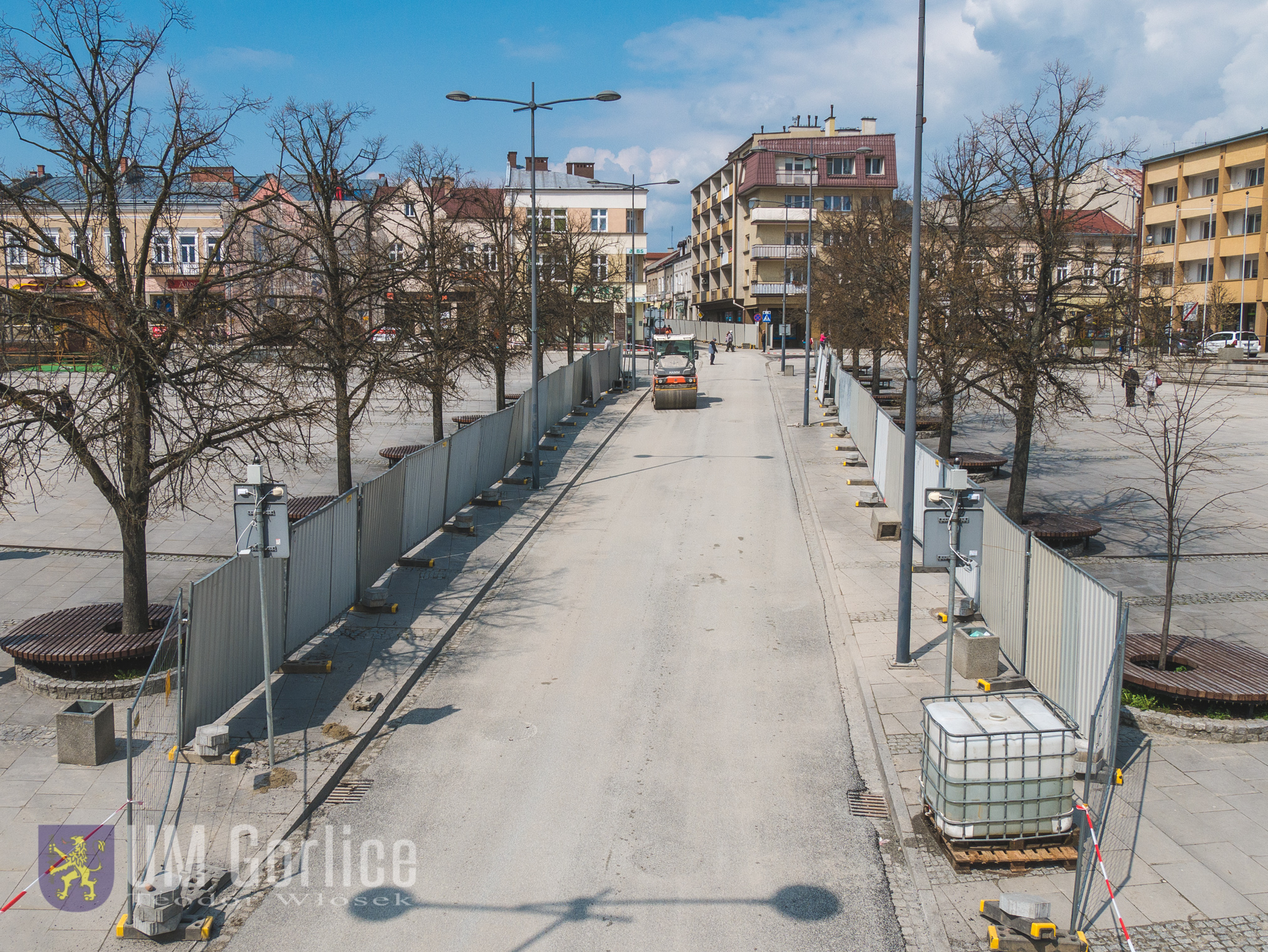 Widok z mostu na Rynku, na ul. Mickiewicza i trwający remont