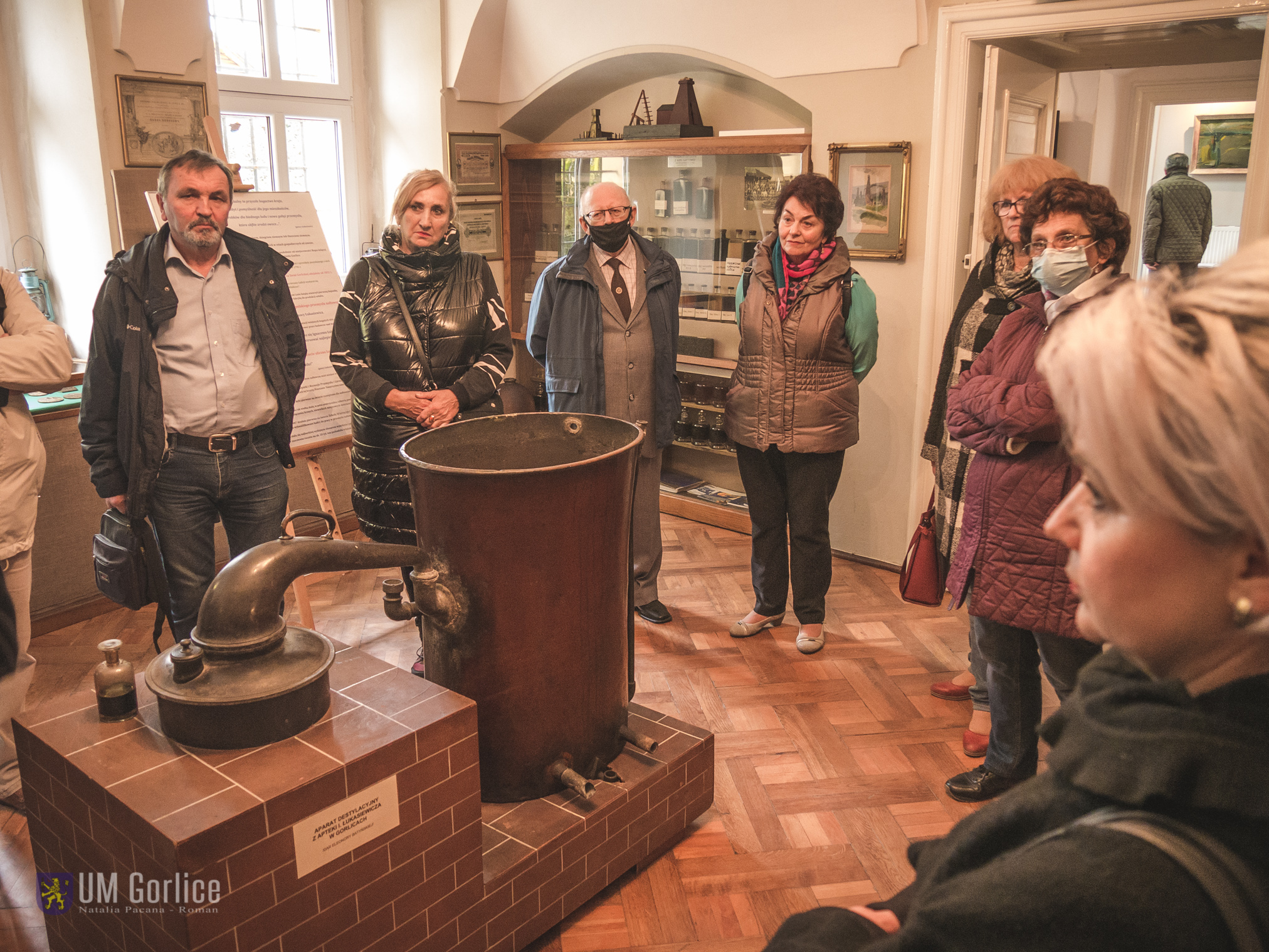 Seniorzy z Mielca podczas wizyty w Muzeum Regionalnym PTTK w Gorlicach