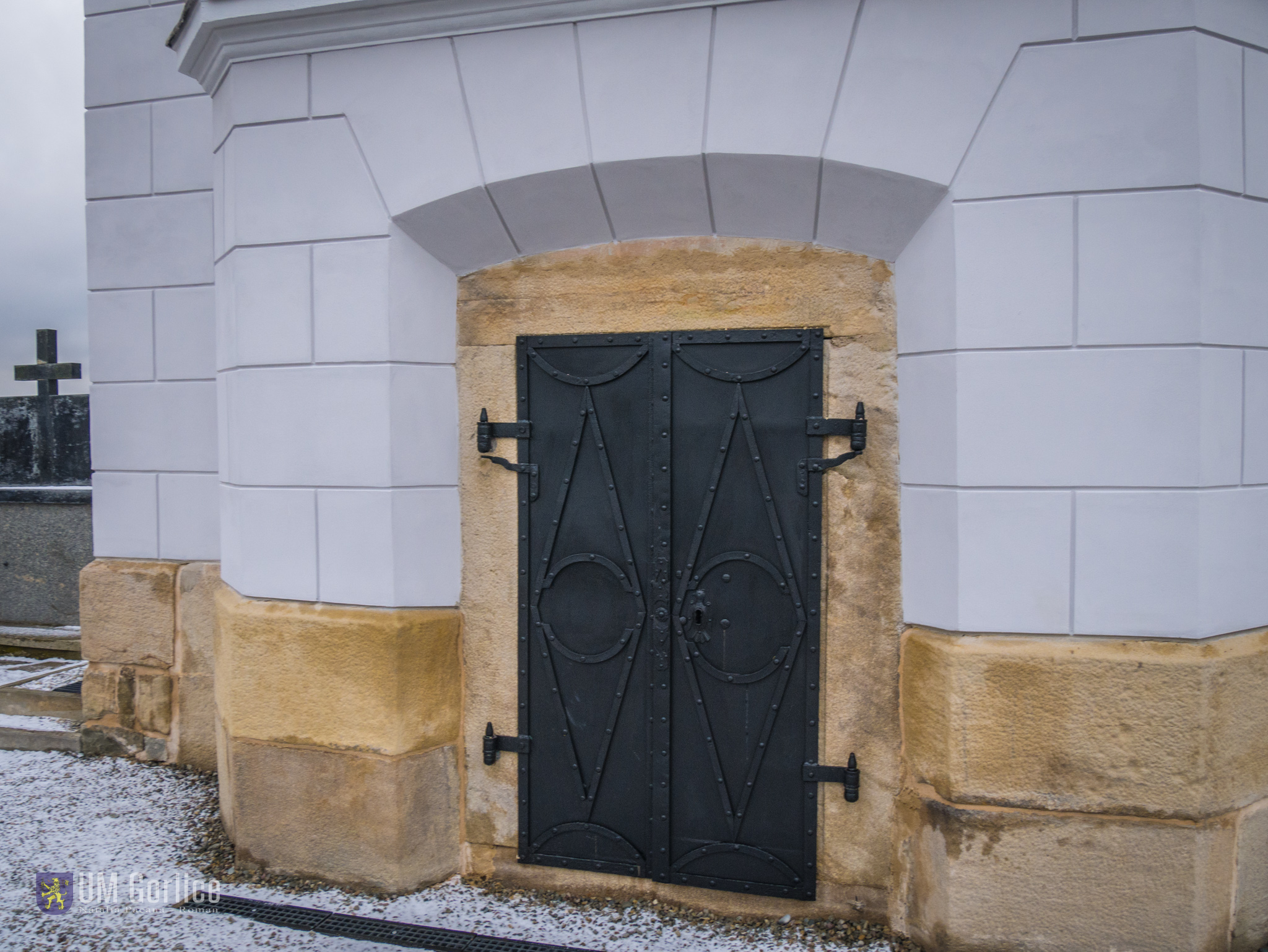 Kaplica rodziny Płockich - metalowe drzwi