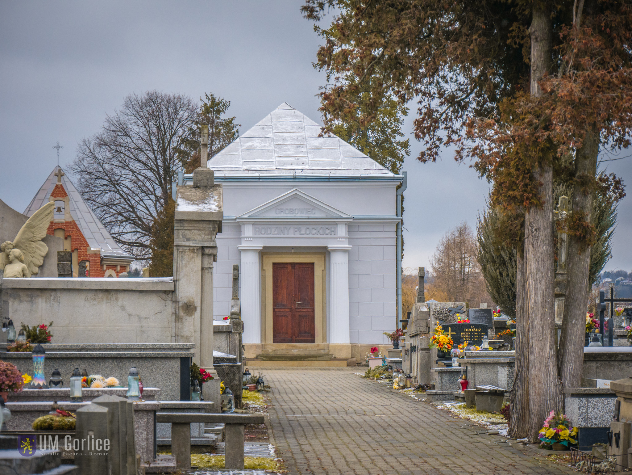 Kaplica rodziny Płockich - widok z alejki, przód