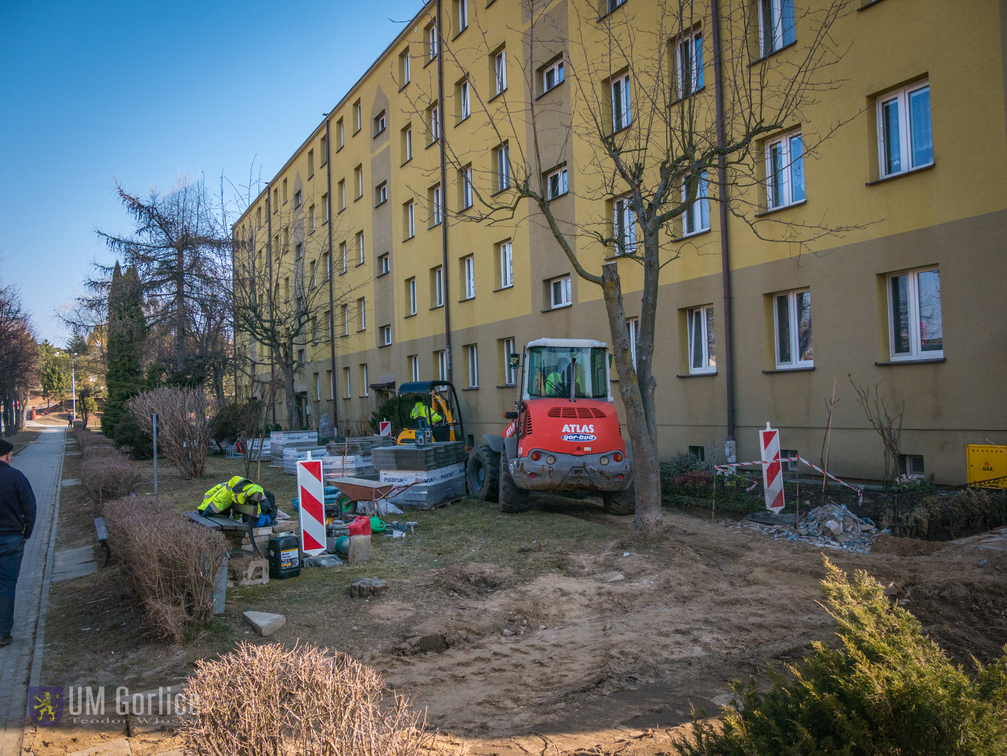 remont chodnika przy Słonecznej 1 w Gorlicach