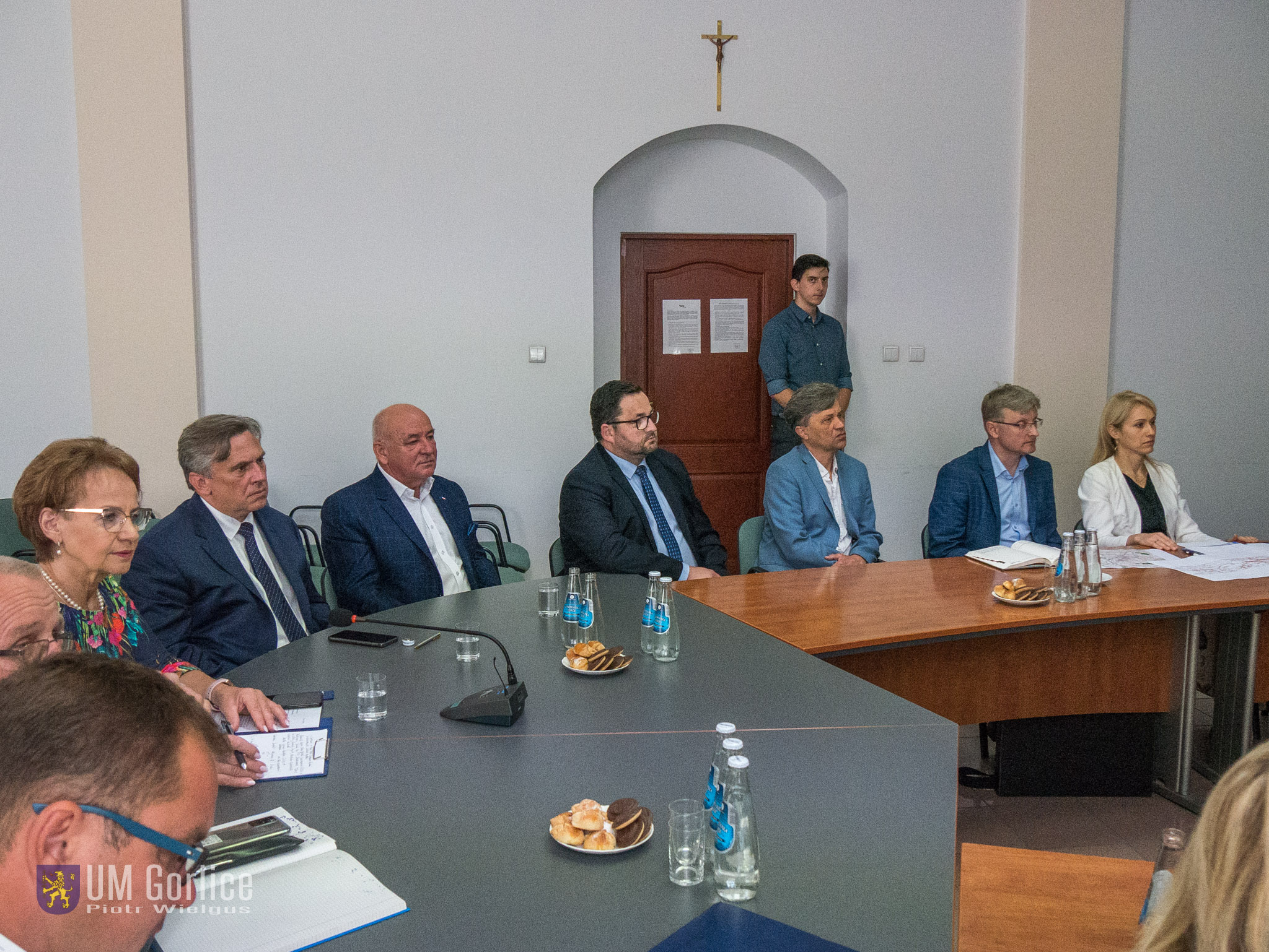 Uczestnicy spotkania w sali sesyjnej Starostwa Powiatowego.