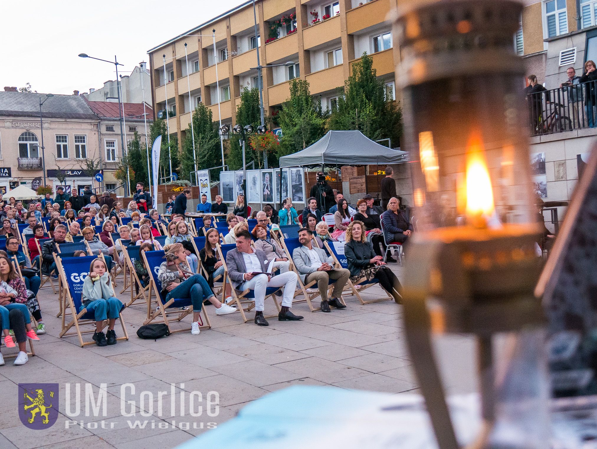 Narodowe czytanie na gorlickim Rynku.