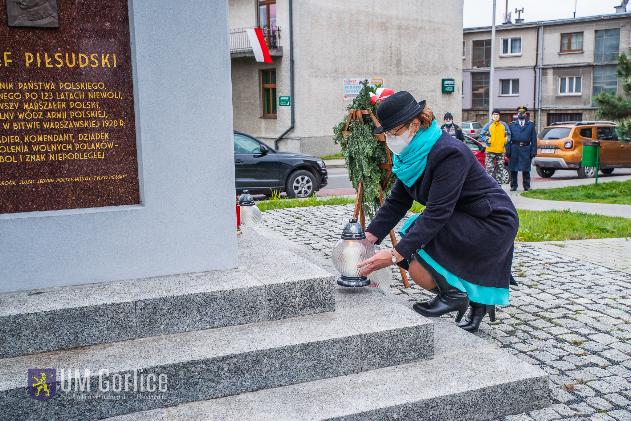 Złożenie wiązanek pod Pomnikiem Niepodległości