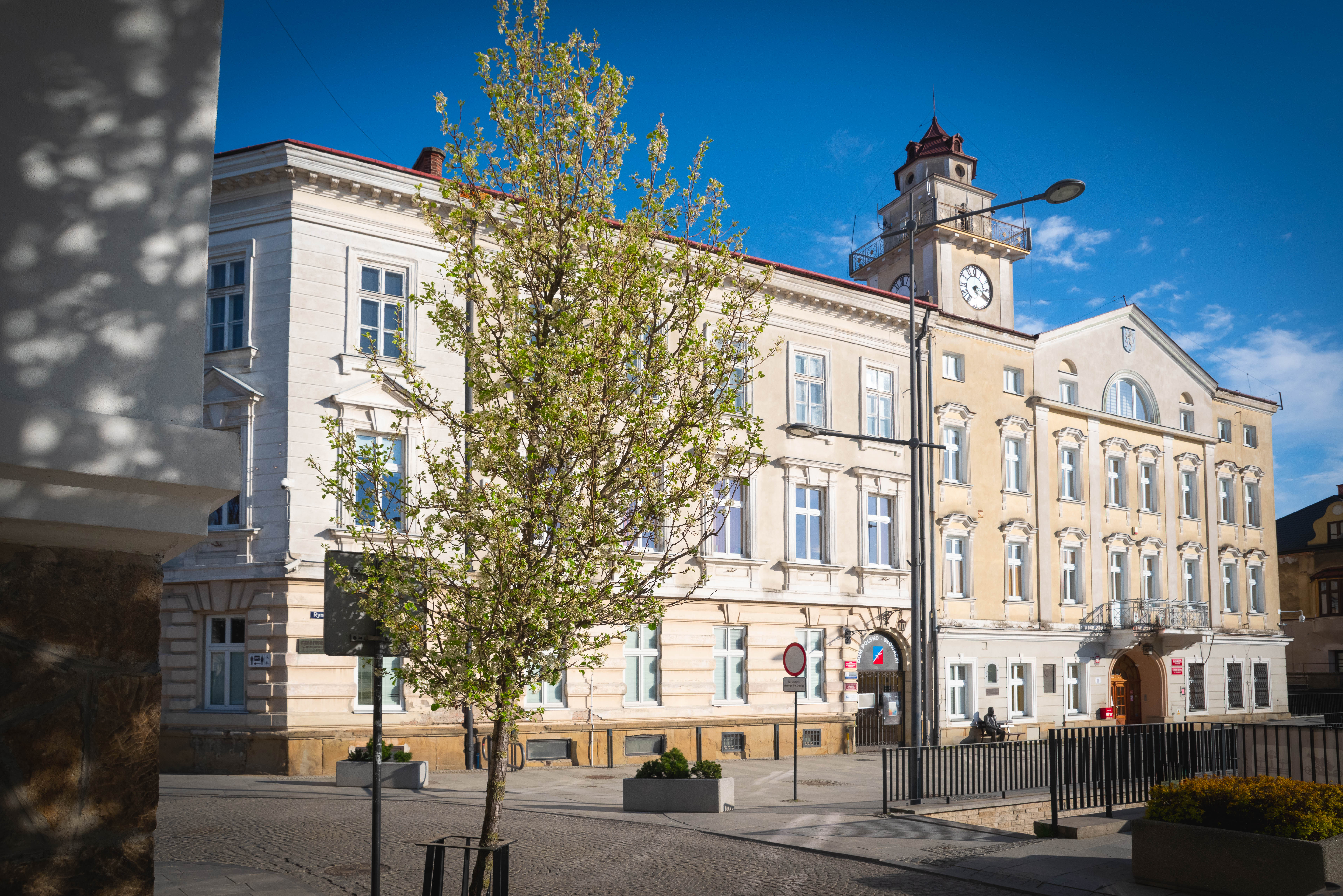 Widok na Ratusz Miejski na Rynku.