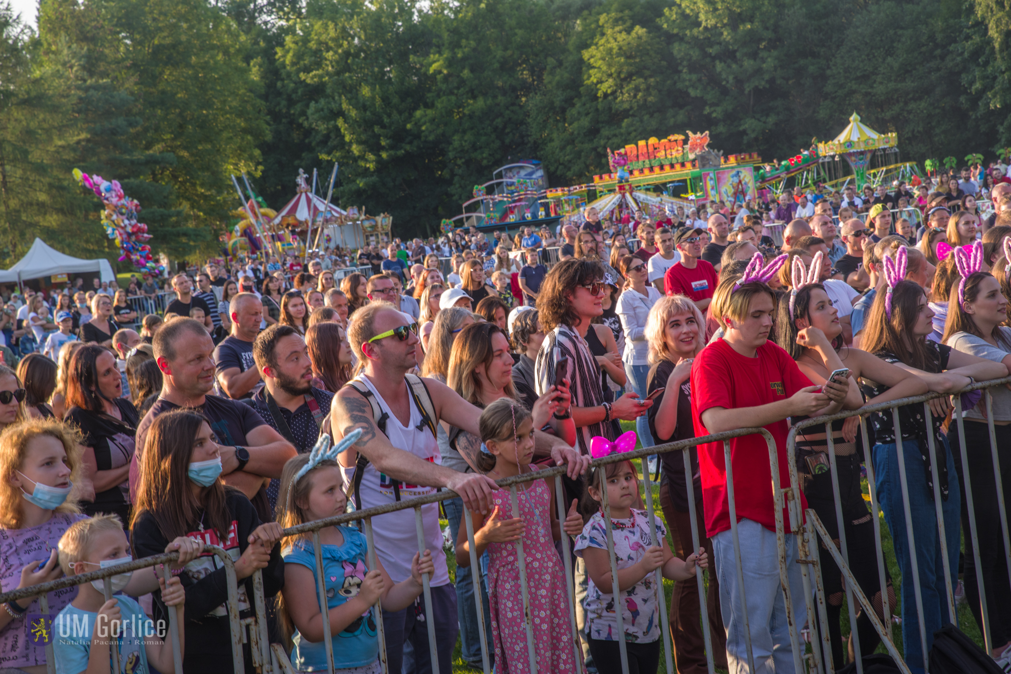 Publiczność przed sceną