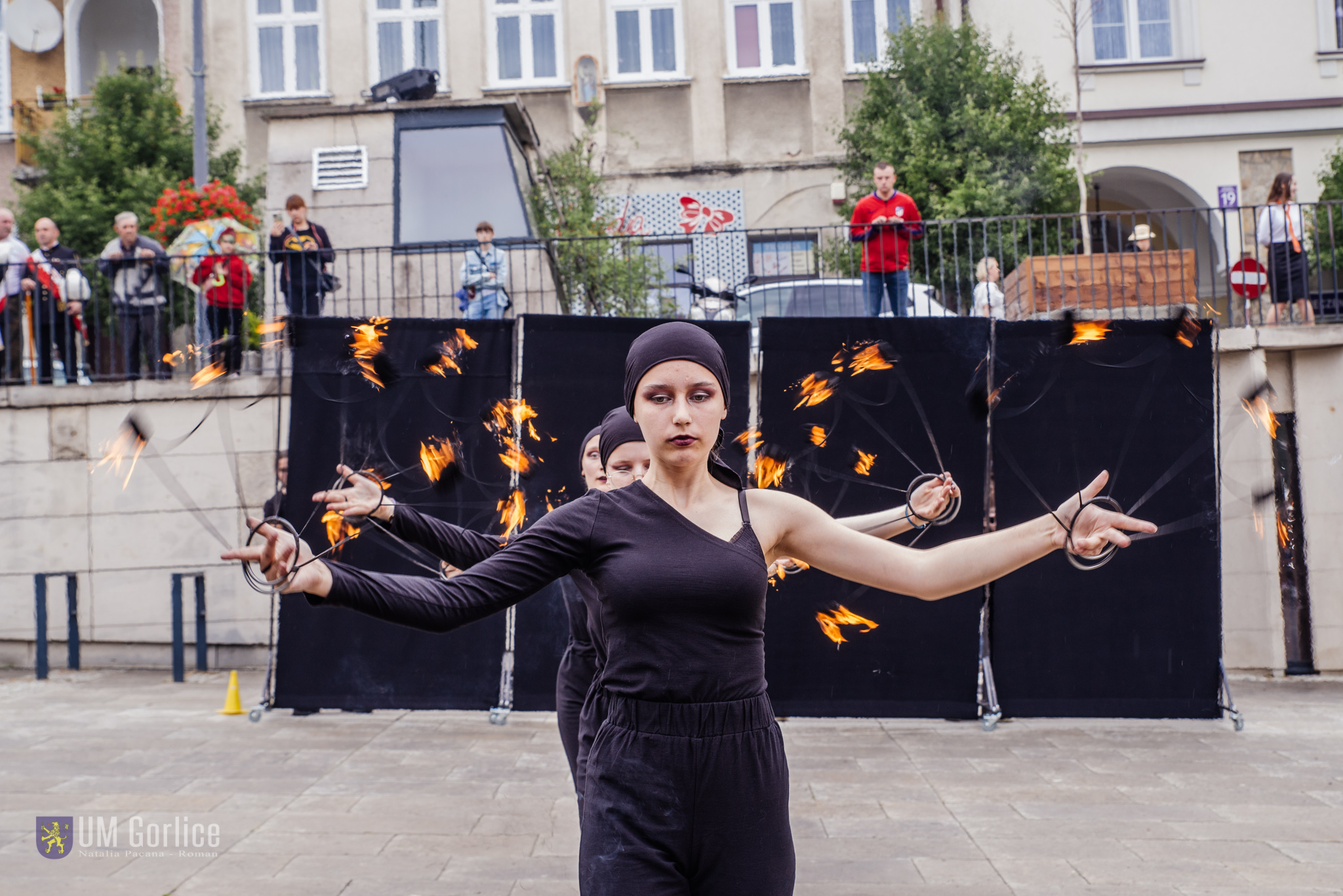 Występ teatru ognia