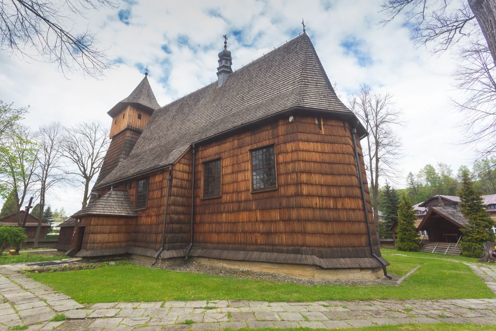 Widok na Kościół Świętego Michała Archanioła w Binarowej.