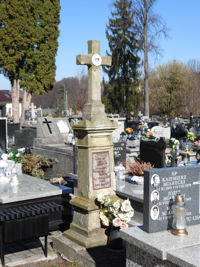 Nagrobek do renowacji.