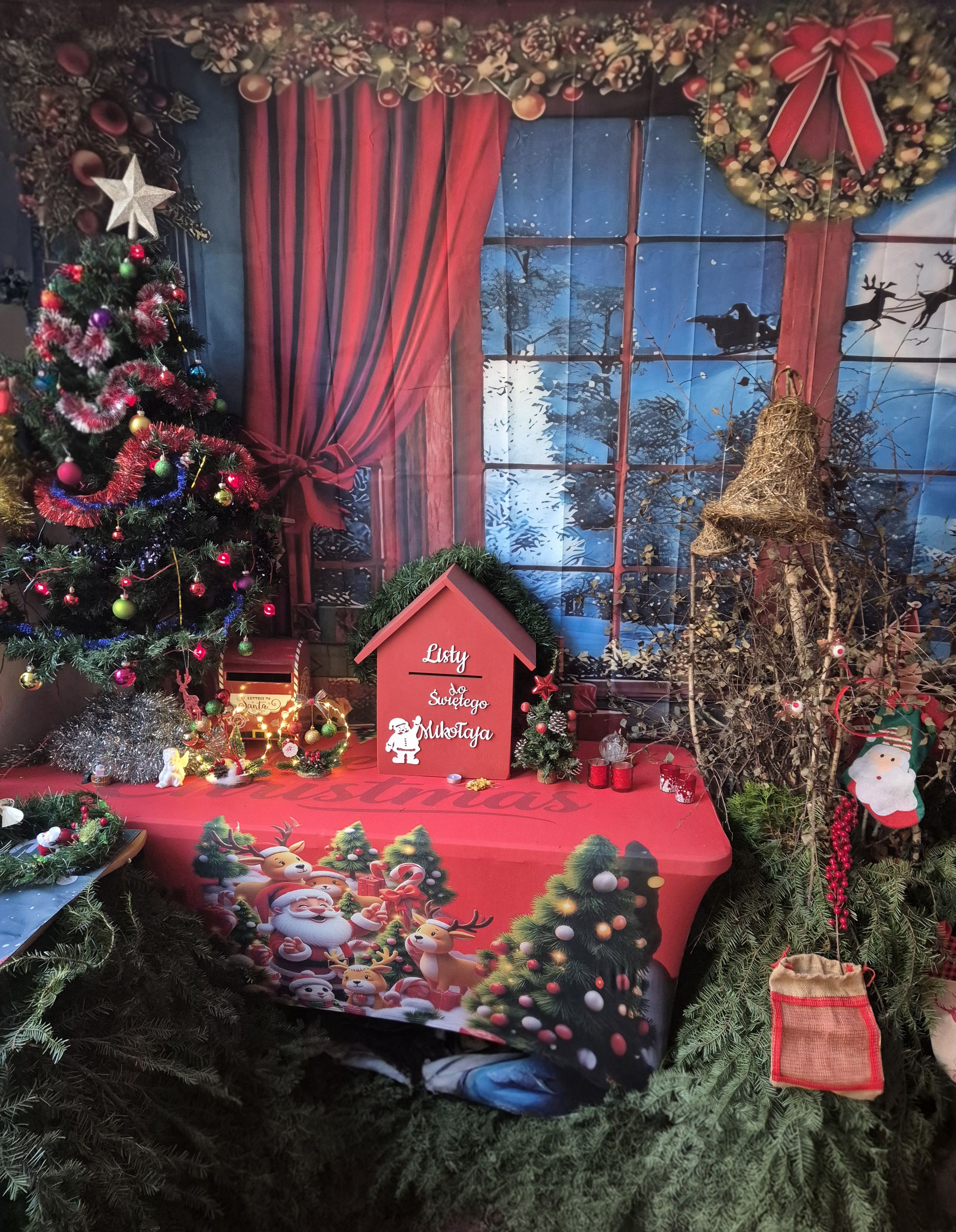 Chatka Mikołaja przy ul. Narutowicza - wnętrze.