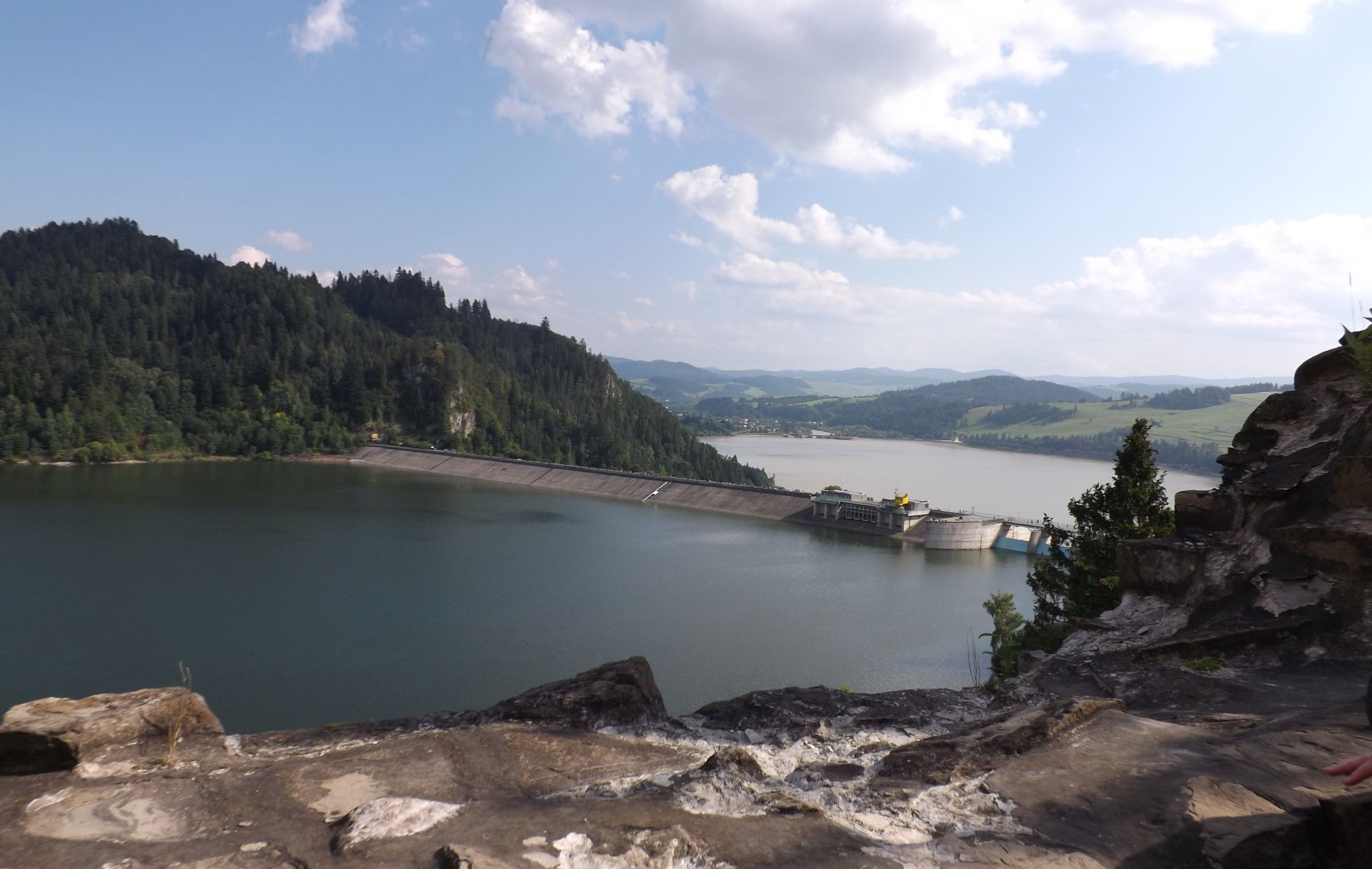 Widok na Jezioro Czorsztyńskie.