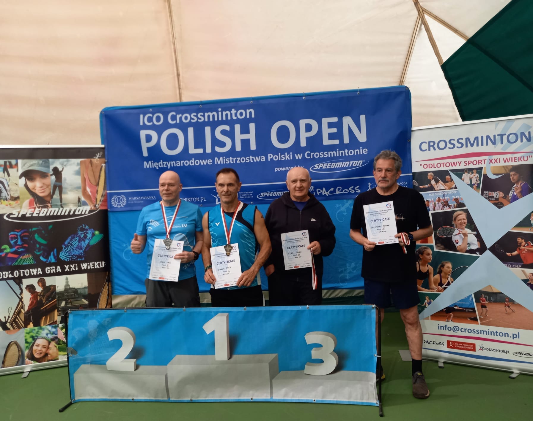Zawodnicy na podium.