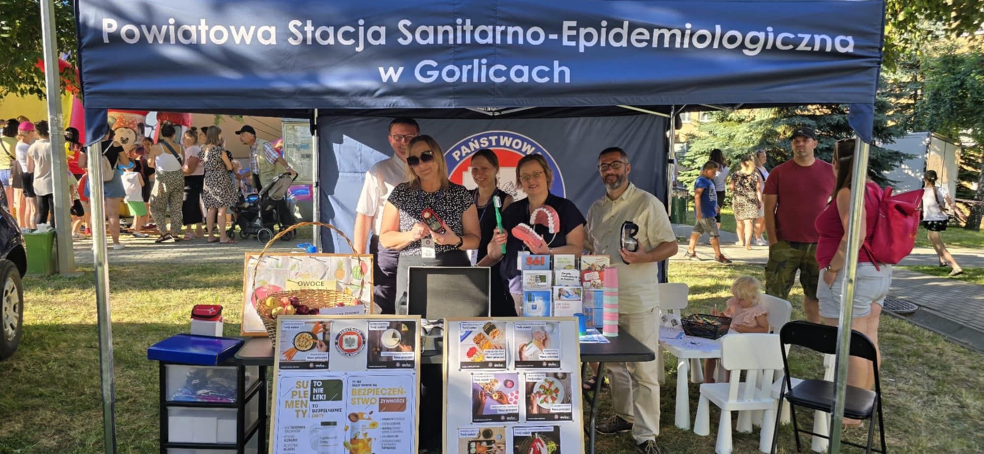 Piknik na osiedlu Korczak - stoisko Sanepidu.