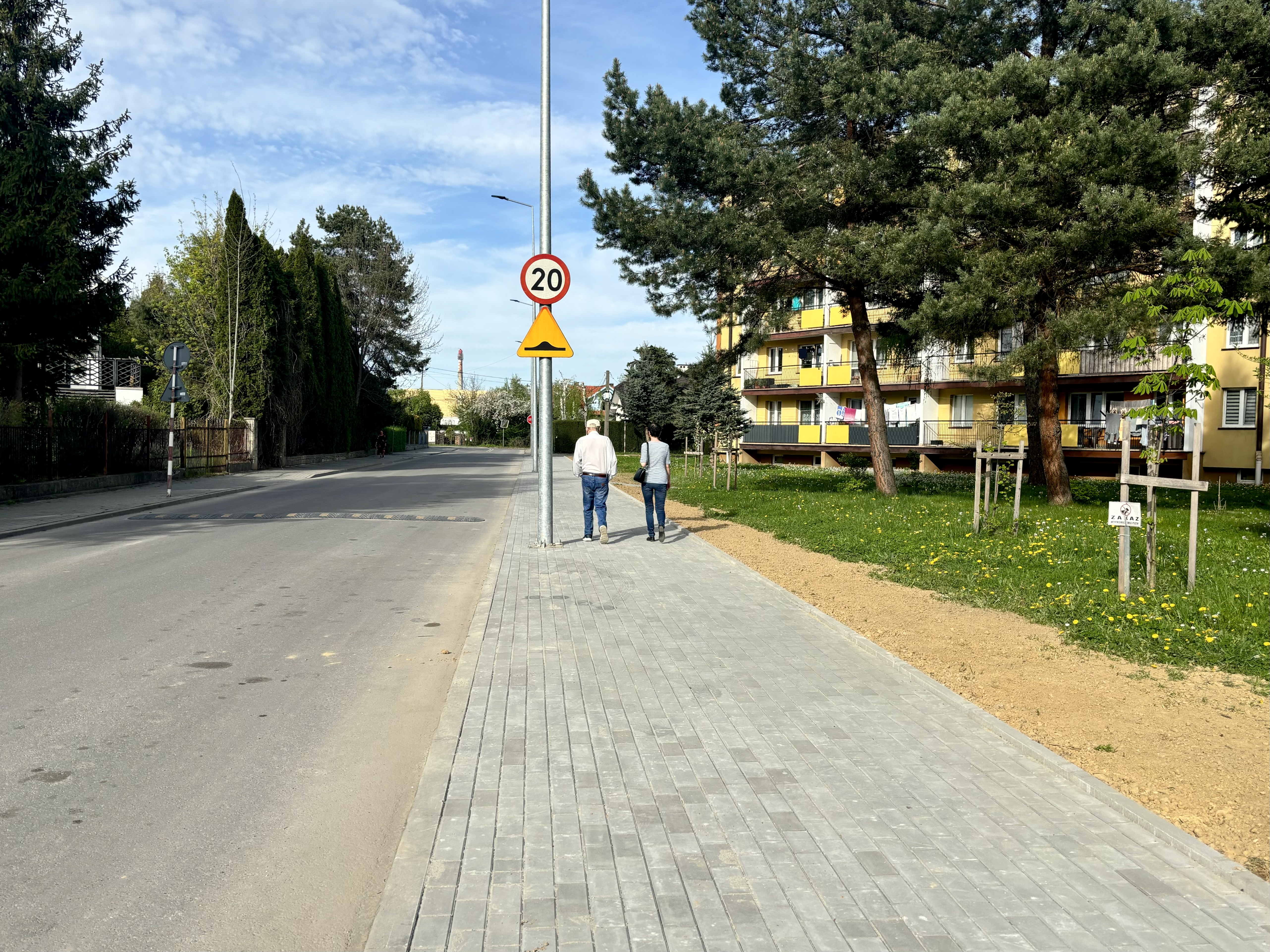 Chodnik po remoncie przy ul. Tuwima