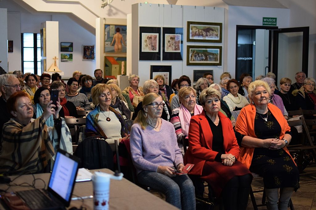 Słuchacze UZW w Dworze Karwacjanów.