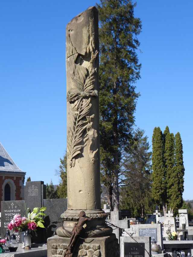 Nagrobek do renowacji.