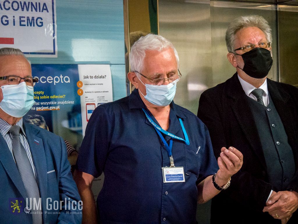 Odsłonięcie tablicy poświęconej Janowi Rybickiemu.