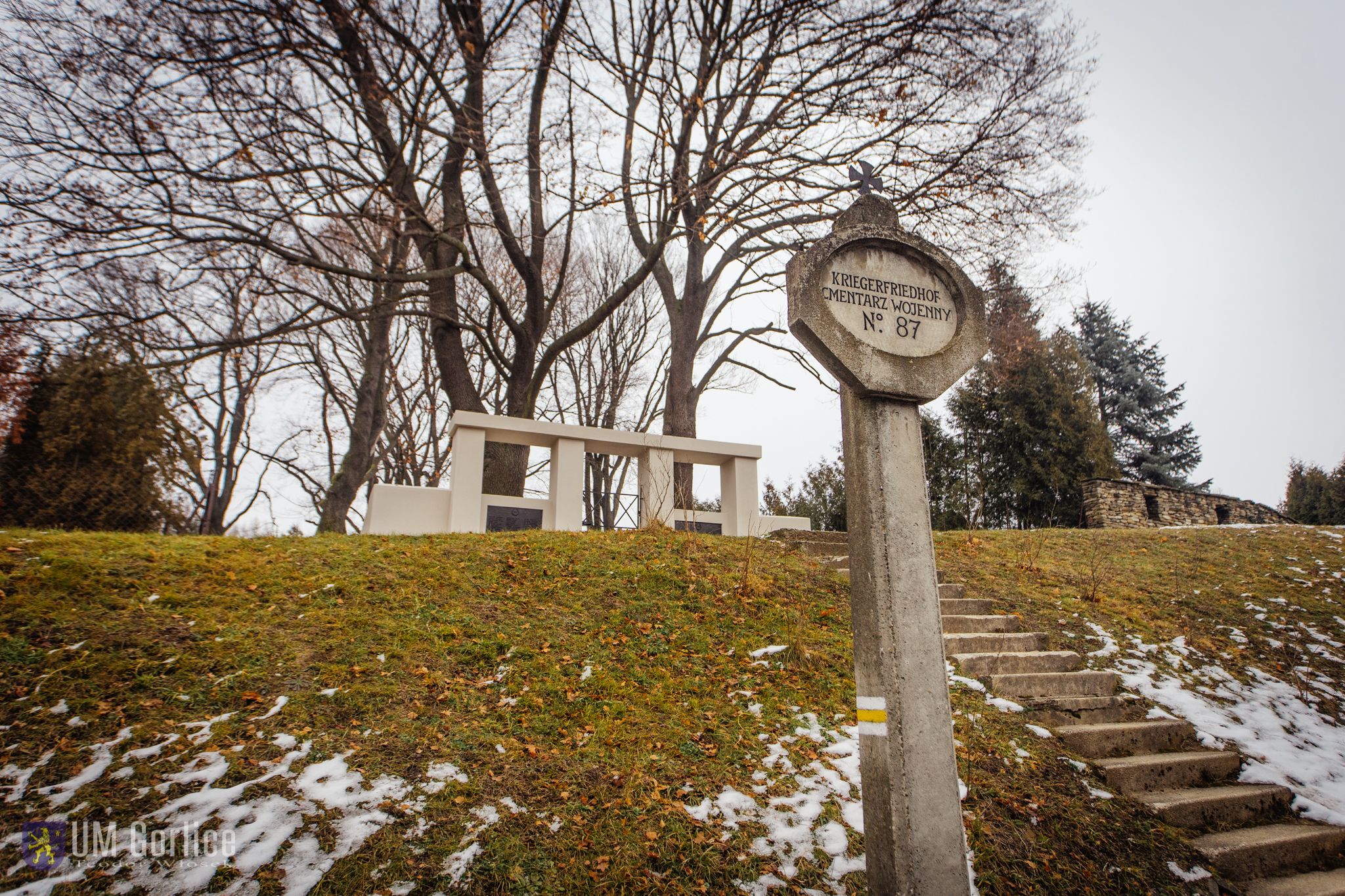 Widok na bramę Cmentarza z I Wojny Światowej nr 87.