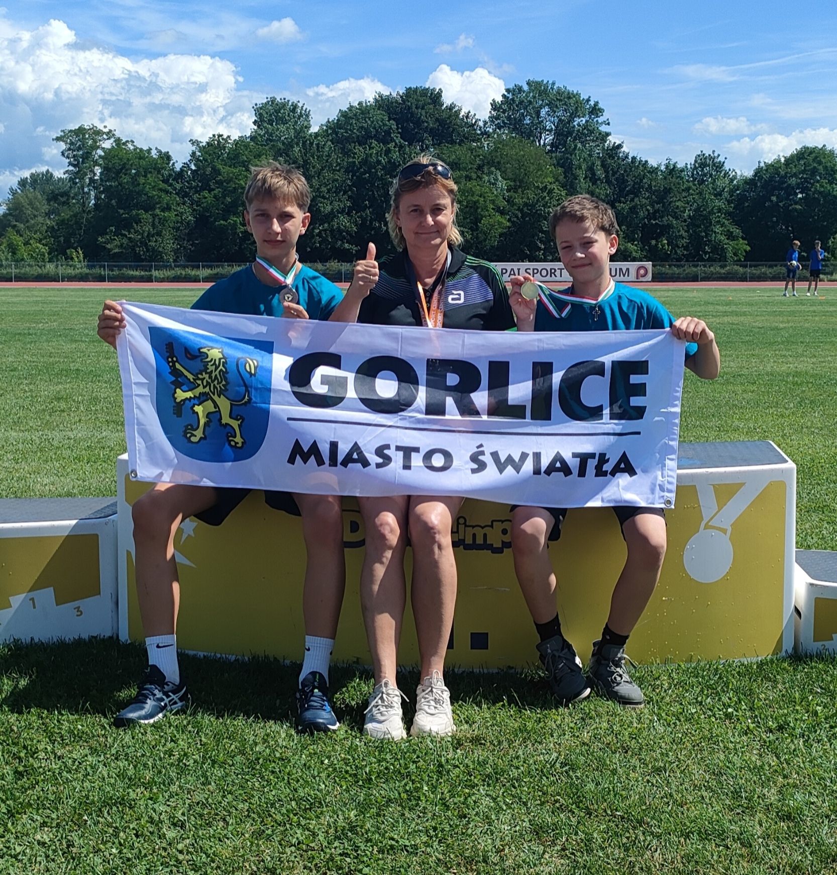 Zawodnicy na podium.