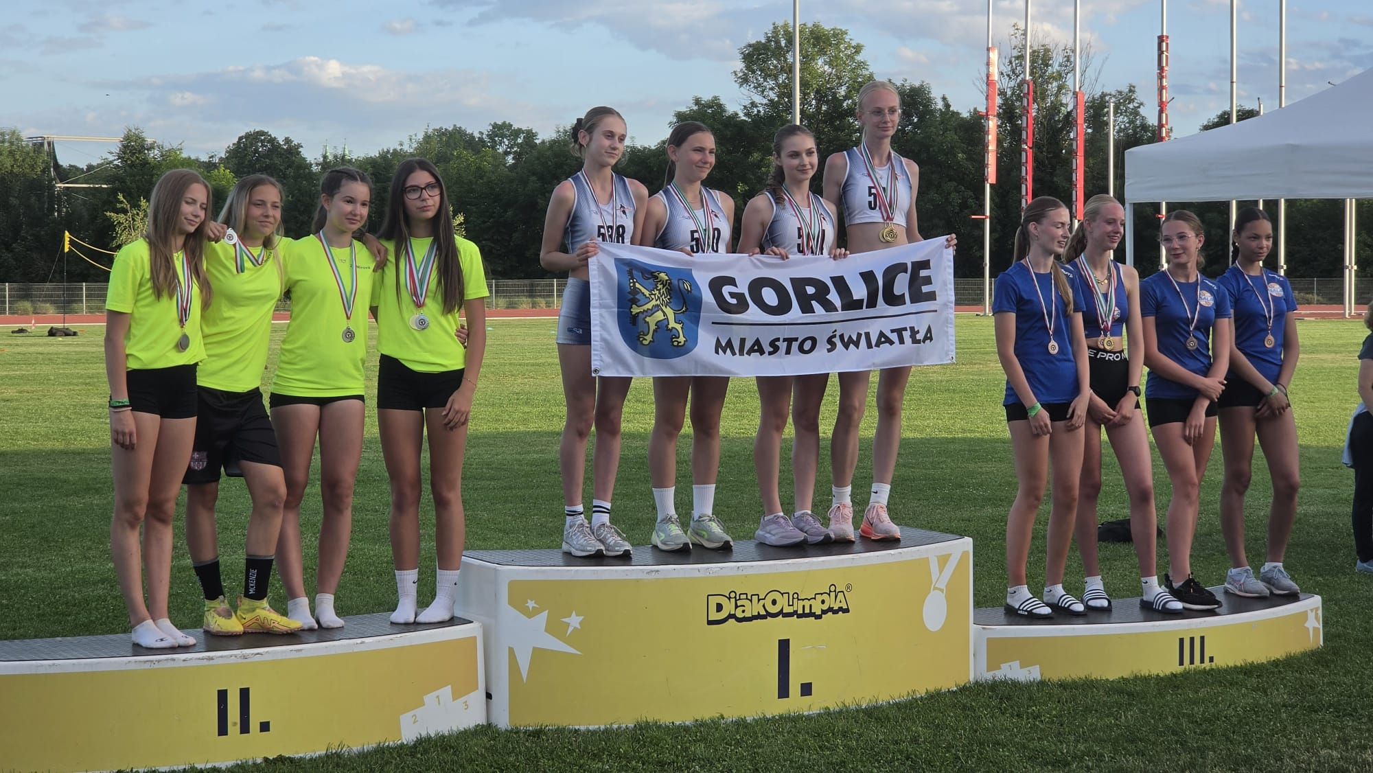 Zawodnicy na podium.