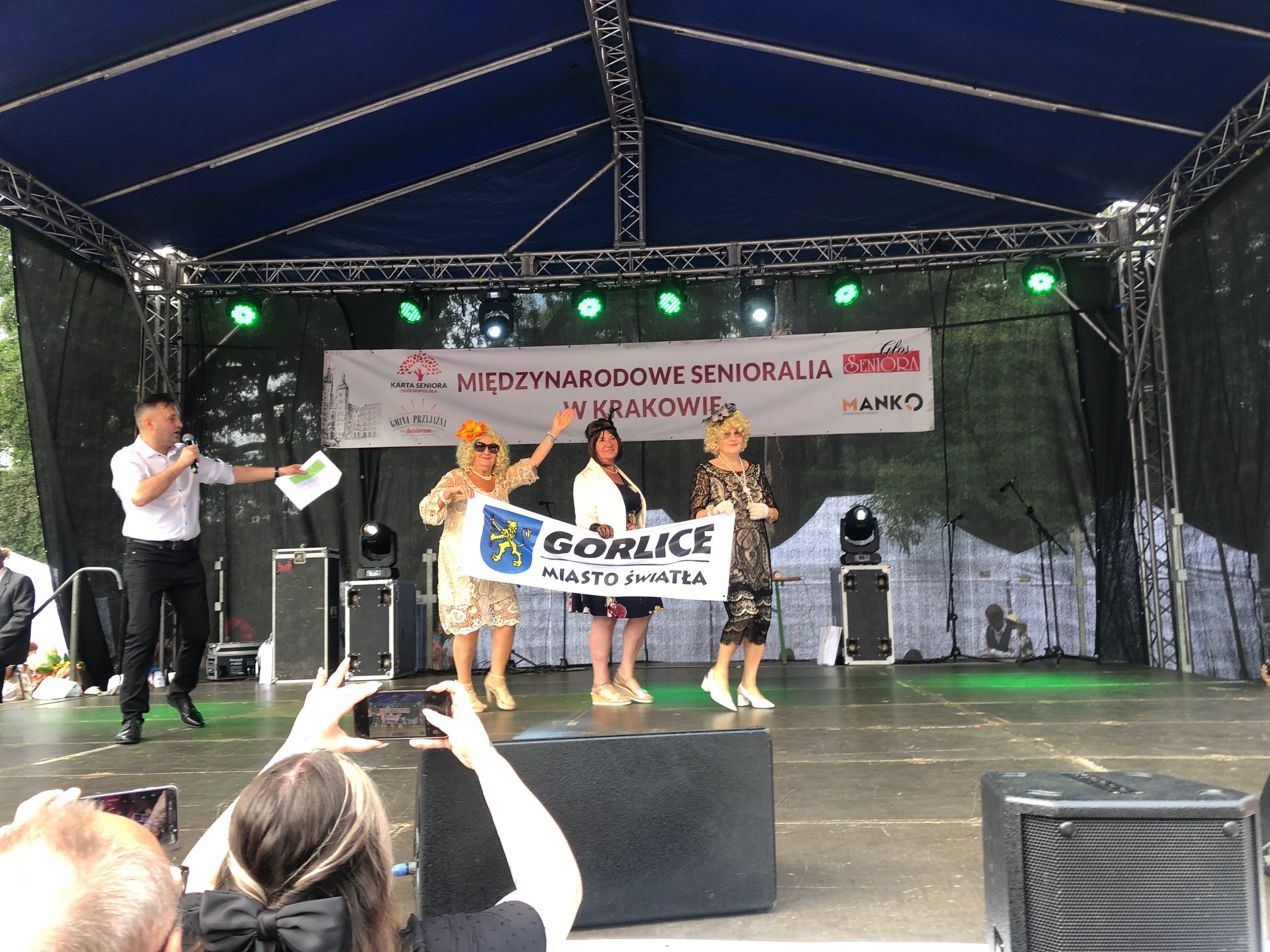 Gorlickie seniorki na scenie.