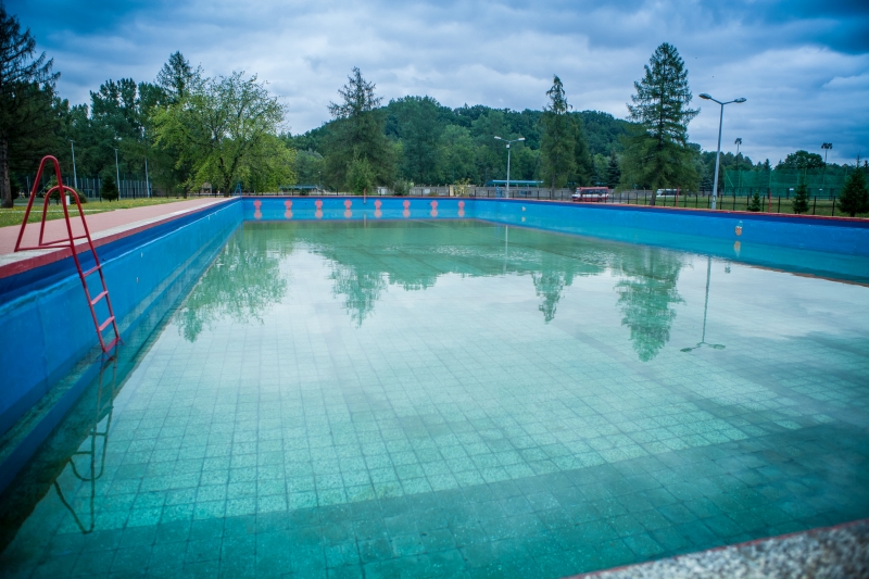 Fotografia basenu kąpielowego otwartego w Gorlicach.