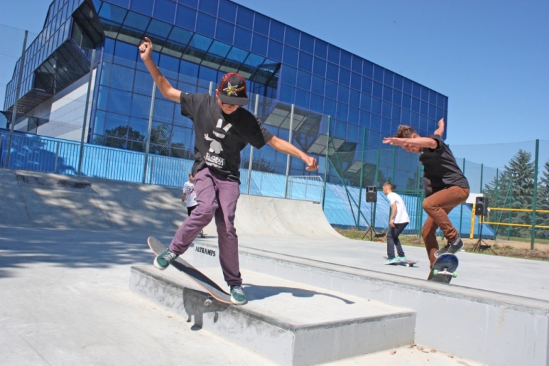 Widok na skatepark.