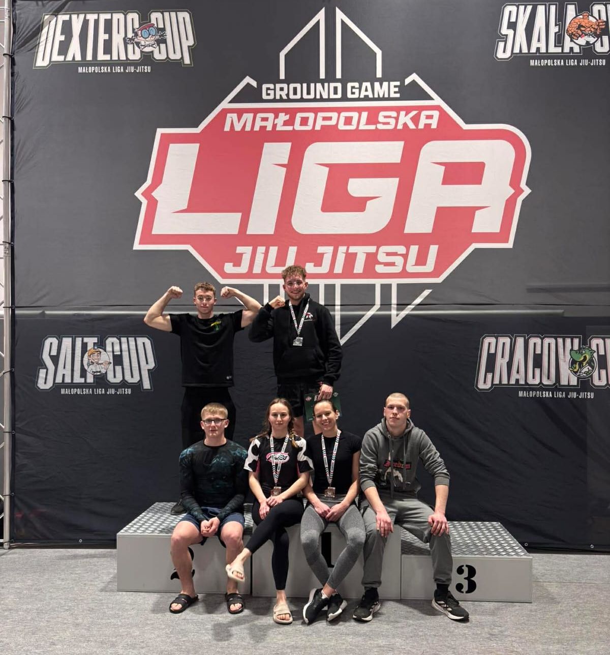 Zawodnicy na podium.