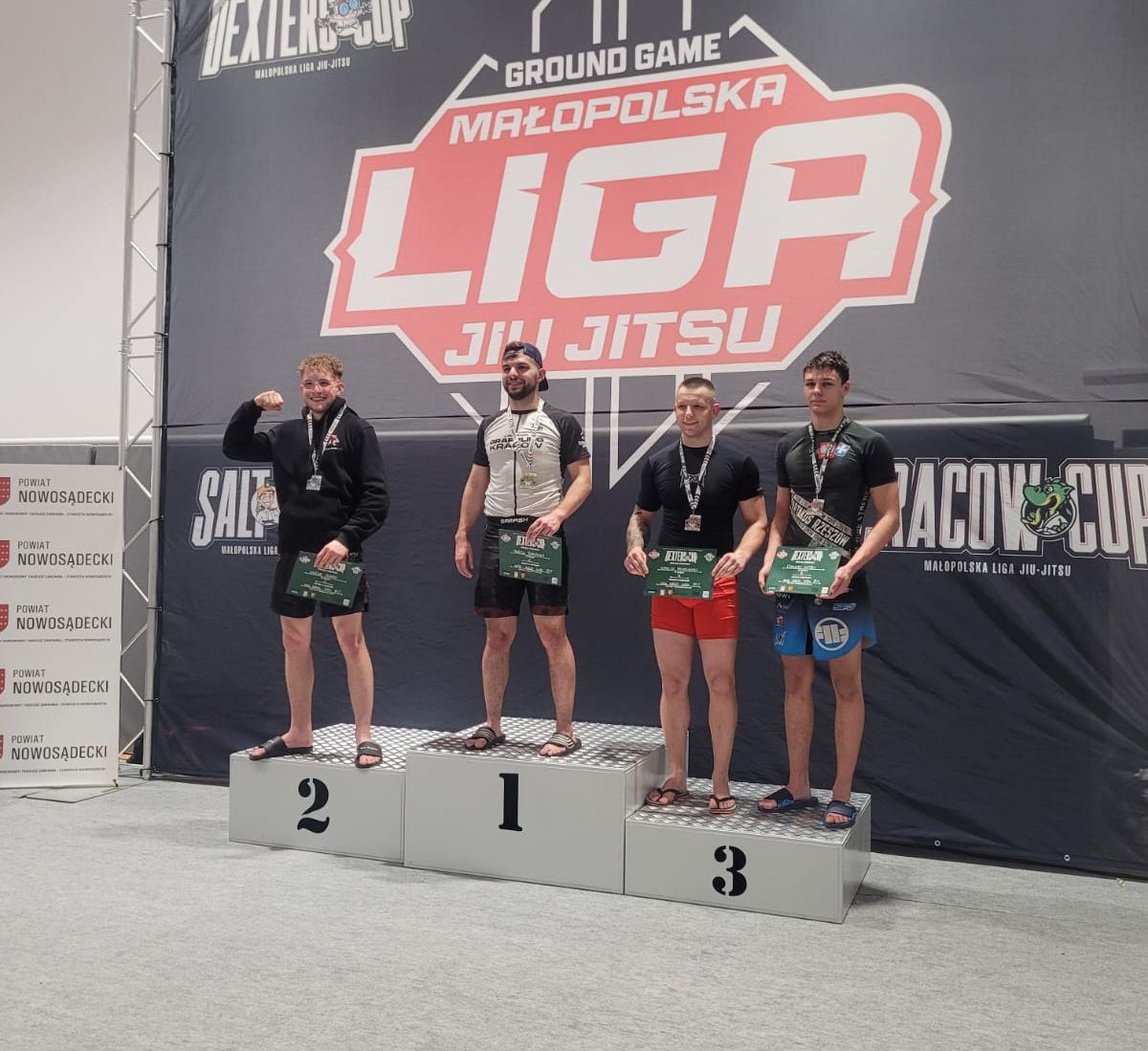 Zawodnicy na podium.