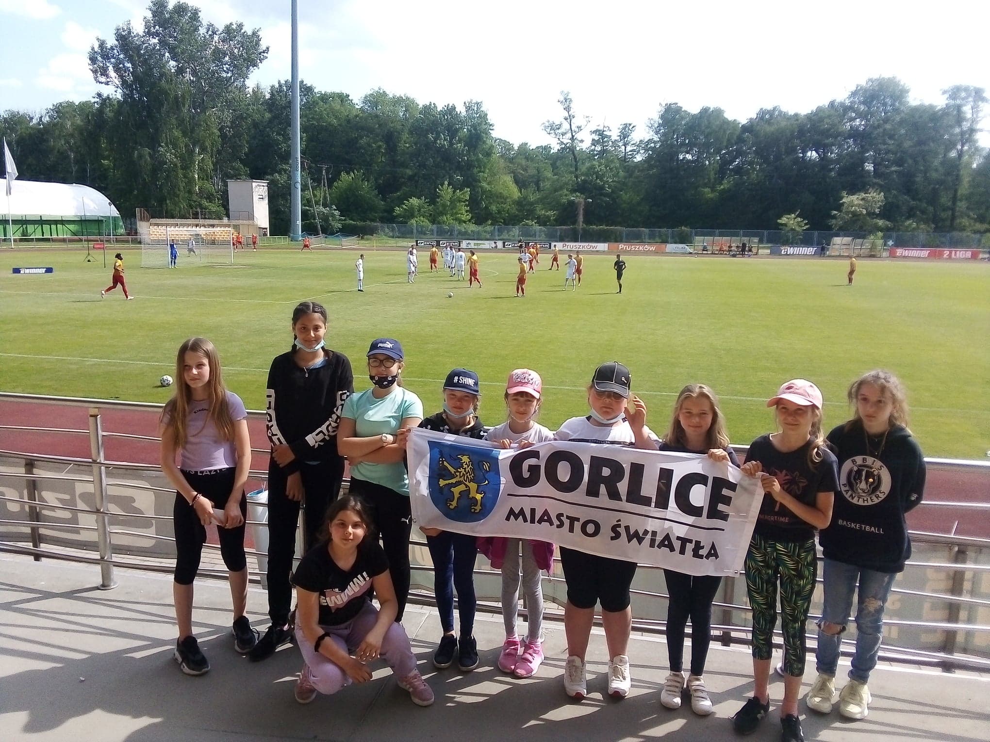 Zawodniczki z Gorlic na stadionie w czasie "Zielonych Wzywań"