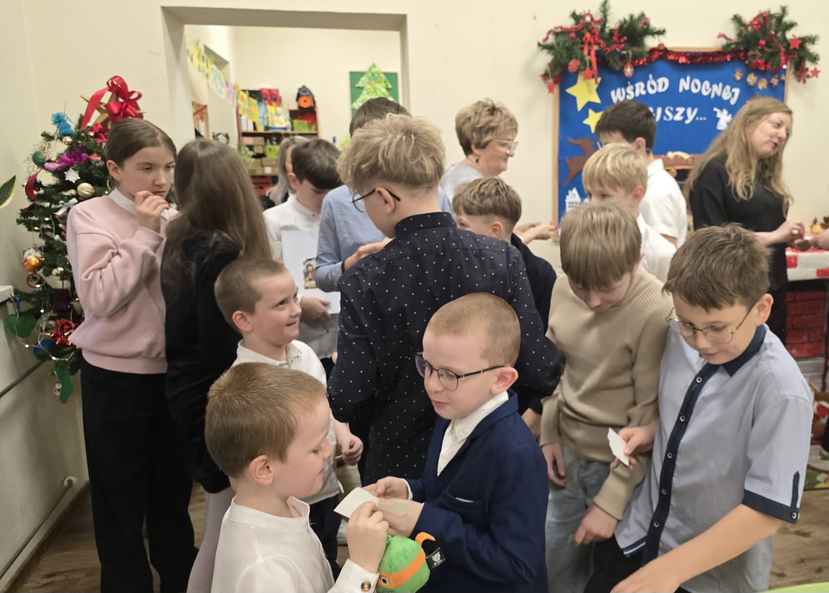 Uczestnicy spotkania wigilijnego w TPD.