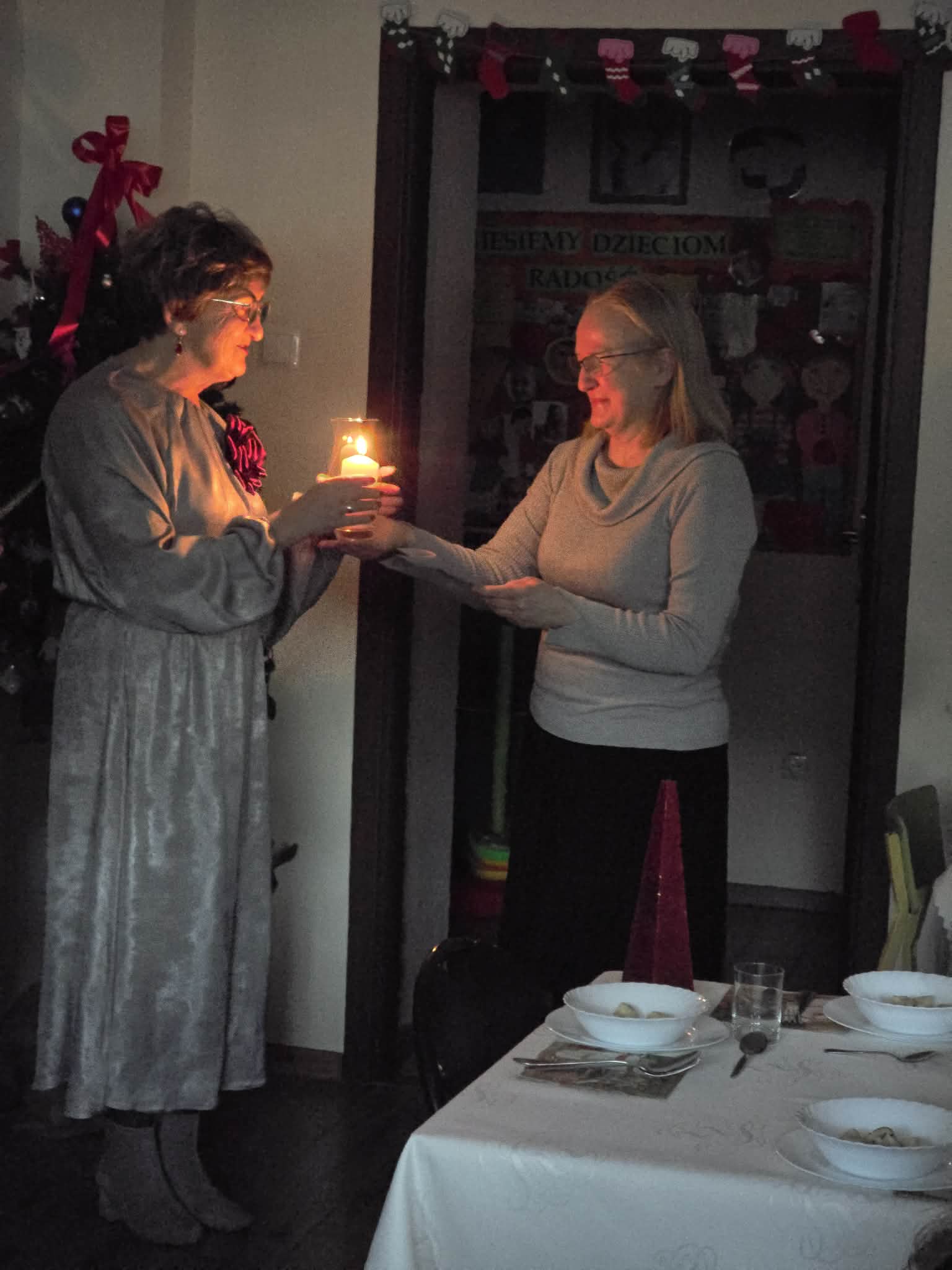 Uczestnicy spotkania wigilijnego w TPD.