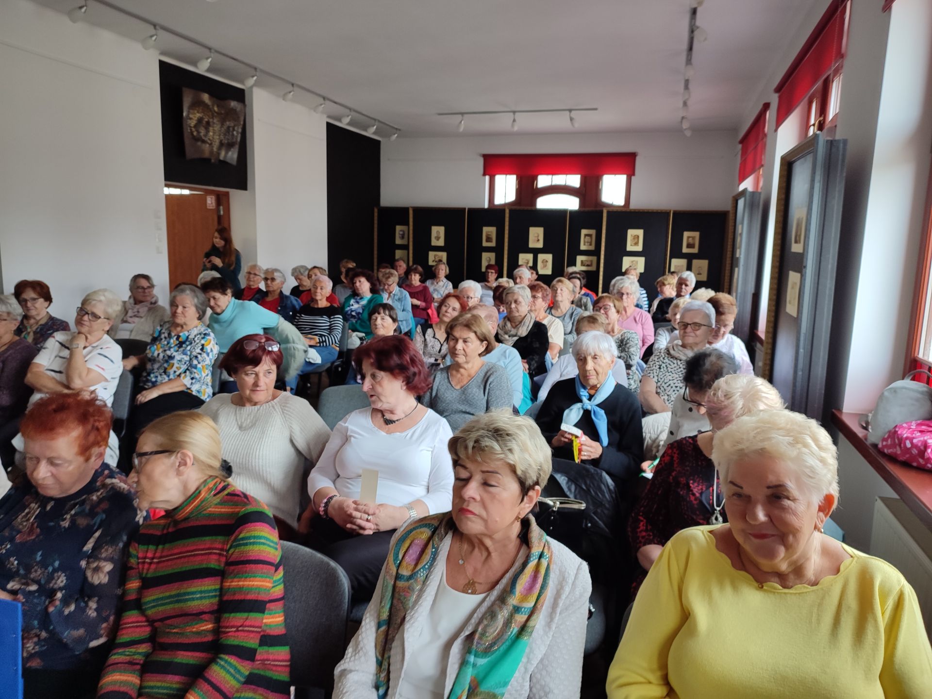 Słuchacze UZW na wykładzie w Bibliotece.