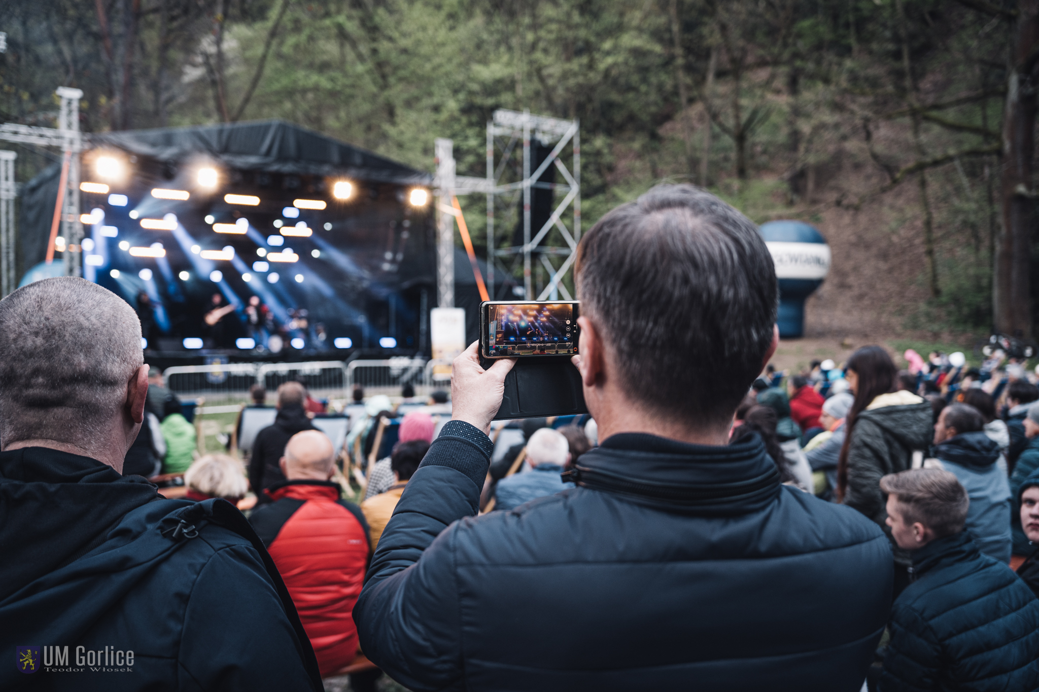 Publiczność na koncercie Marcina Wyrostka w Parku Miejskim