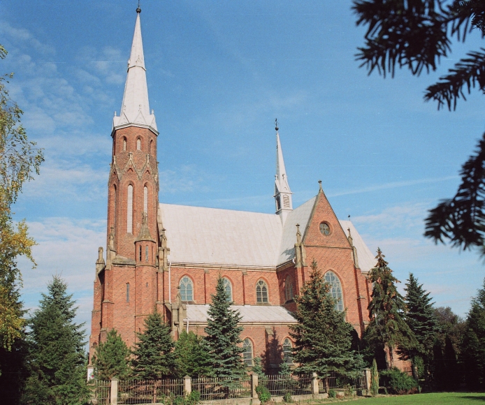 Widok na Kościół pw. św. Józefa w Sękowej.