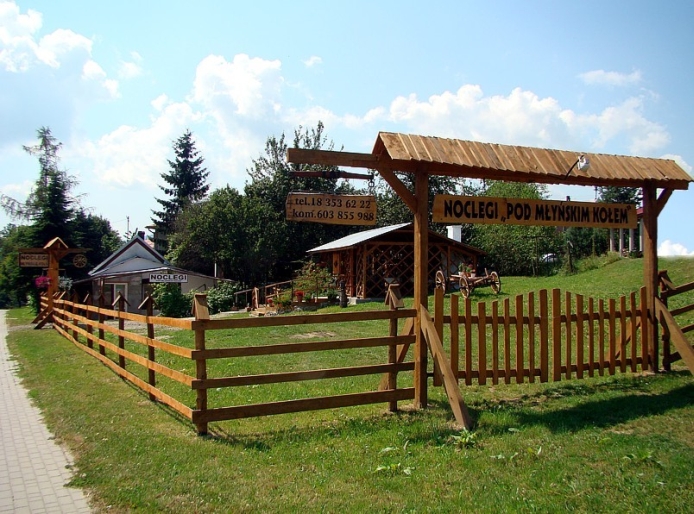 Widok na pokoje gościnne „Pod Młyńskim Kołem”.