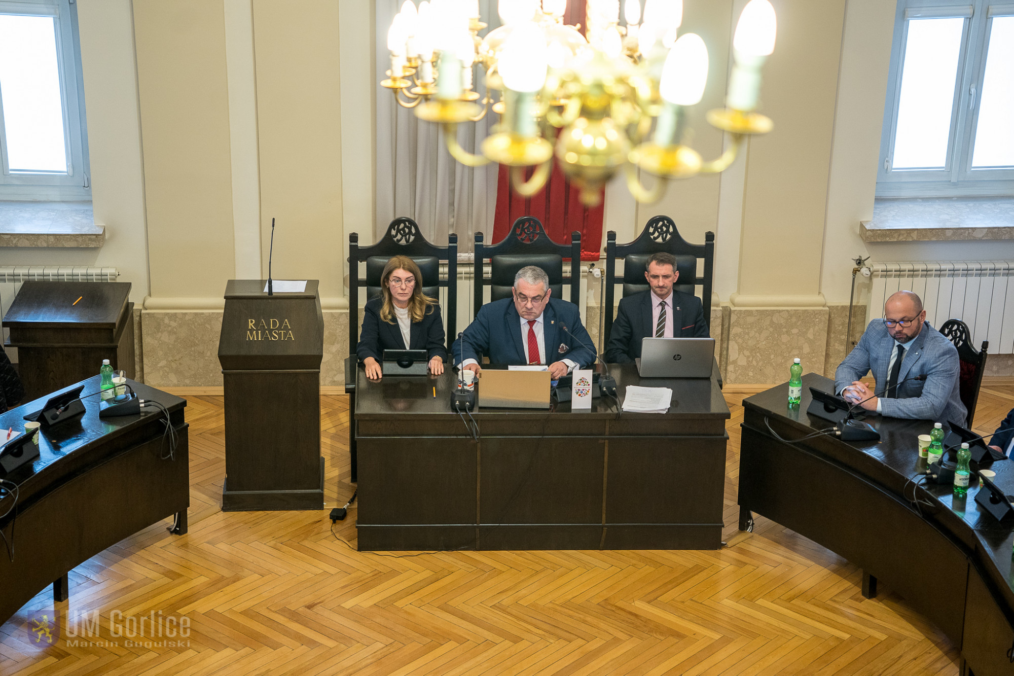 Nowe prezydium Rady Miasta Gorlice - od lewej: Beata Mikruta-Kawa, Robert Ryndak, Tomasz Szczepanik Radni Klubu POLSKA 2050