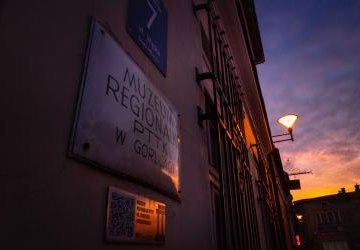 Muzuem Regionalne PTTK w Gorlicach z zewnątrz.
