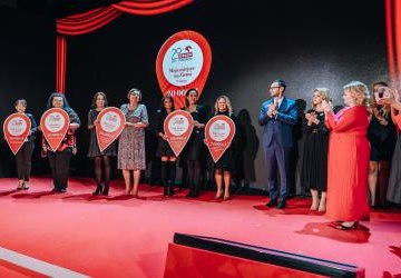 Finaliści konkursu na scenie.