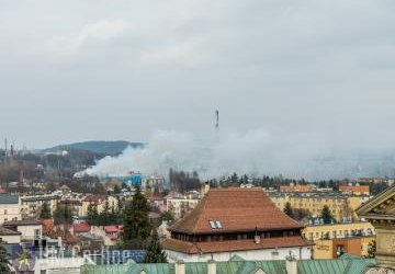 Trwa gaszenie pożaru przy ul. Bieckiej