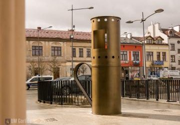 Lampa naftowa z metalu