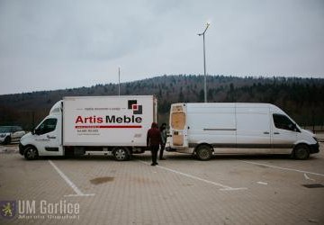 Samochód z artykułami pomocowymi dla Kałusza